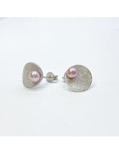 Bouton d'oreille en argent, bijou artisanal fait main avec perle d'eau douce