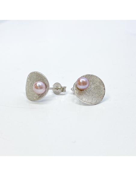 Bouton d'oreille en argent, bijou artisanal fait main avec perle d'eau douce