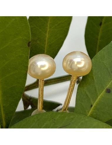 Perceuses d'oreille tige or 750/00 avec perle eau douce crème