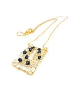 Collier vermeil artisanal pendentif tissé avec perles de pierres de lune et des onyx