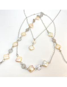collier artisanal argent avec perle eau douce carrée et disque structuré. 2