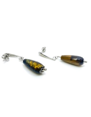 Boucle d'oreille de la collection Manon combinant argent rhodié et oeil de tigre