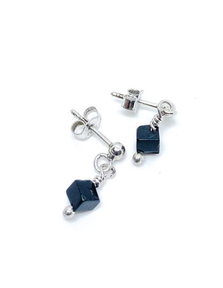 Boucle d'oreille argent fabrication artisanale just'in jewels avec mini cube d'onyx argent rhodié antiallergique