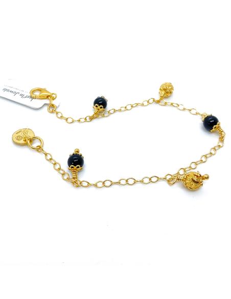bracelet argent finition plaqué or vermeil avec perles d'agate noire suspendues création artisanale fait main just'injewel