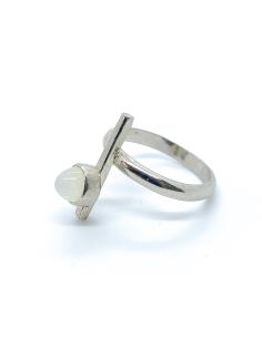 Bague artisanale argent rhodié avec pierre de lune collection Isabelle de Justin jewels