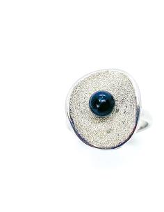 bague artisanale argent rhodié antiallergique avec onyx collection ondine de chez just'in jewels 2