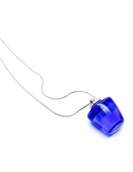 Collier artisanal argent rhodié antiallergique avec cristal bleu du val st lambert collection UNISSON de chez Just'In Jewels