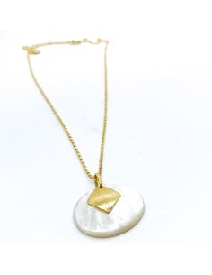 Collier artisanal argent plaqué or vermeil avec nacre blanche ovale et motif carré sablé création JUST'IN JEWELS 2