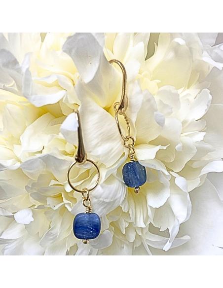 crochet d'oreille en argent vermeil avec pierre fine cyanite collection charly justinjewels