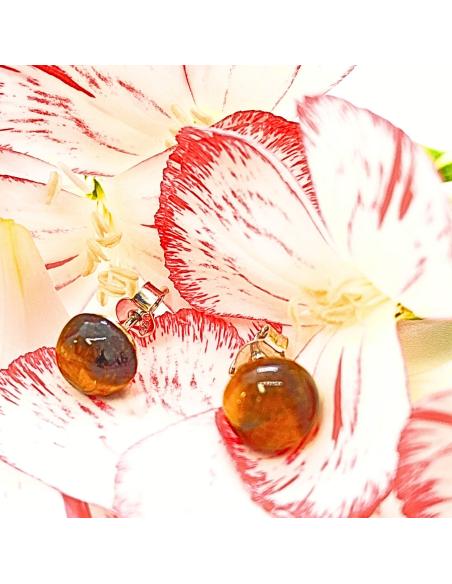boucle d'oreille artisanale en argent rhodié antiallergique avec cabochon d'oeil de tigre naturel