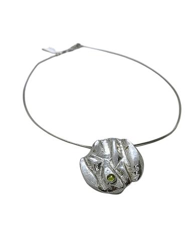 collier artisanal argent rhodié antiallergique avec véritable péridot.
