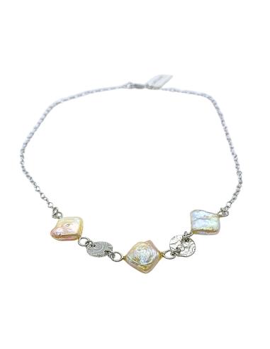 collier artisanal en argent rhodié avec perles eau douce collection maelys de justin jewels