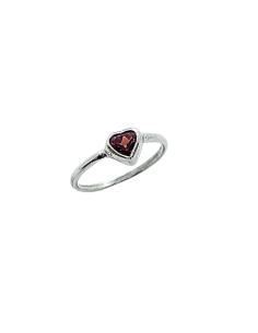 bague artisanale argent rhodié antiallergique avec béritable grenat taillé en forme de coeur création just'in jewels