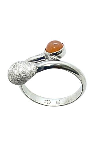 bague artisanale argent rhodié antiallergique avec cabochon de véritable pierre de lune rose créations de Just'in Jewels