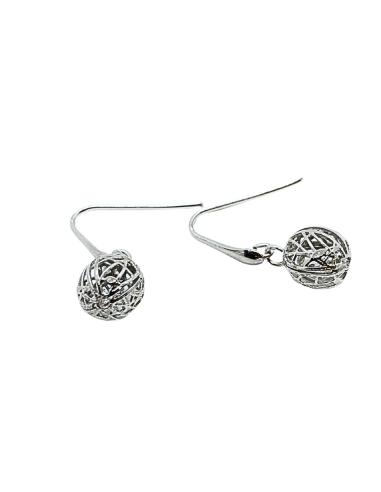 crochet d'oreille en argent rhodié antiallergique perle Louise un des bijoux artisanaux de Just'in Jewels