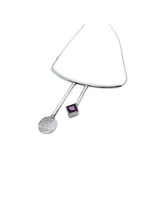 collier artisanal arc de cercle avec pierre carrée de rhodolite argent rhodié antiallergique