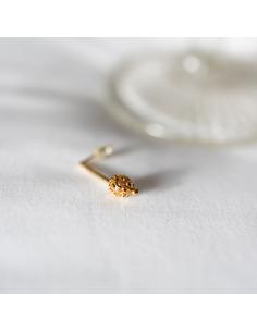 Boucle d'oreille artisanale en argent plaqué or vermeil antiallergique pour femme. Création made in belgium