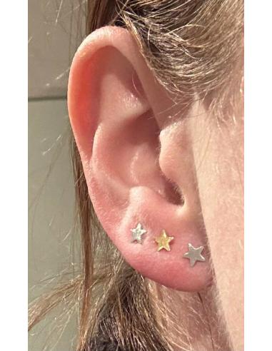 boucle d'oreille en argent plaqué or vermeil en forme d'étoile de 5mm. Création artisanale de Just'in Jewels