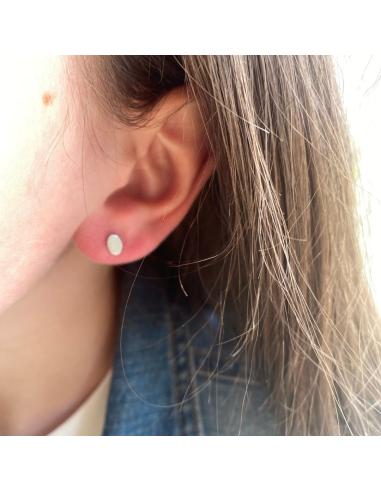 boucle d'oreille puce en argent rhodié antiallergique forme ovale création artisanale pour femme de Just'in jewels