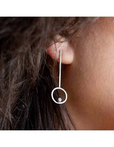Boucle d'oreille en argent rhodié antiallergique avec diamant création artisanale de Just'in jewels