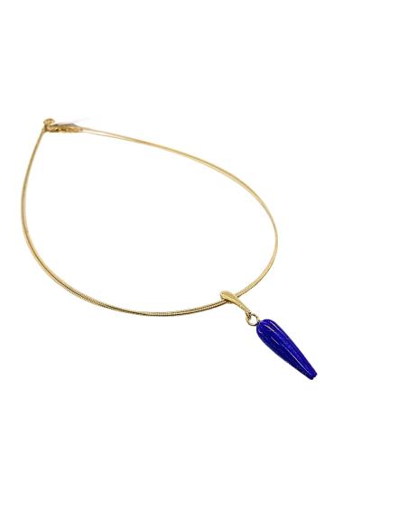 Collier artisanal argent plaqué or vermeil avec pendule de lapis lazulli sur un tour de cou semi rigide double omega