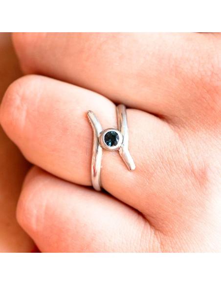 Bague artisanale en argent 925 avec indigolite – tourmaline bleue parmi les plus recherchées – bijou fait main en Belgique.