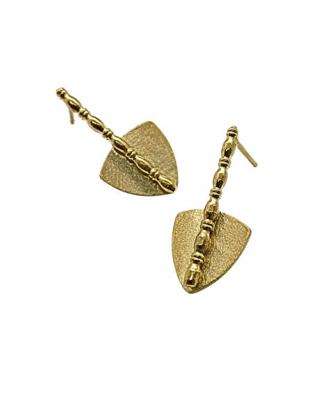 Boucle d'oreille en argent plaqué or vermeil motif triangle avec tige motif ovoïde création artisanale de Just'in jewels