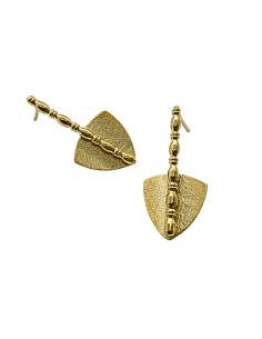 Boucle d'oreille en argent plaqué or vermeil motif triangle avec tige motif ovoïde création artisanale de Just'in jewels 2