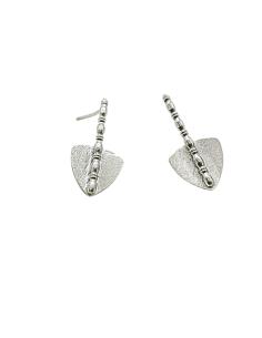 Boucle d'oreille argent rhodié triangle et tige motif ovoïde création artisanale just'in jewels 2