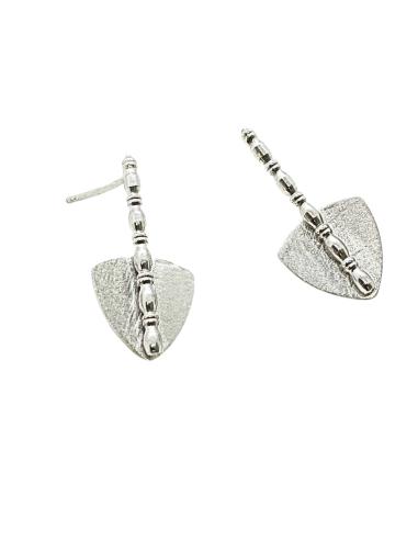 Boucle d'oreille argent rhodié triangle et tige motif ovoïde création artisanale just'in jewels