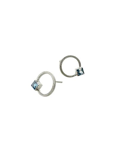 Boucle d'oreille pour femme en argent rhodié anneau avec topaze bleu carrée créations artisanale de Just'in jewels