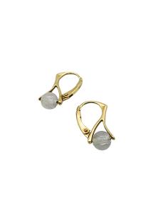 bo dormeuse en argent plaqué or vermeil avec quartz gris véritable.