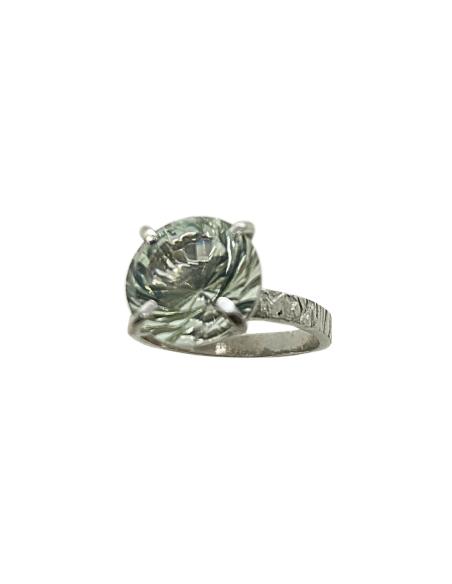 bague artisanale argent avec améthyste verte taillée brillant.