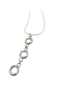 collier artisanal pour femme en argent antiallergique rhodié pendentif 3 motifs 3 anneaux imbriqués création Just'in Jewels