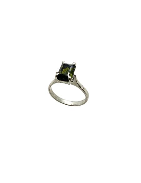 Bague argent artisanale avec tourmaline verte rectangulaire finition rhodiée