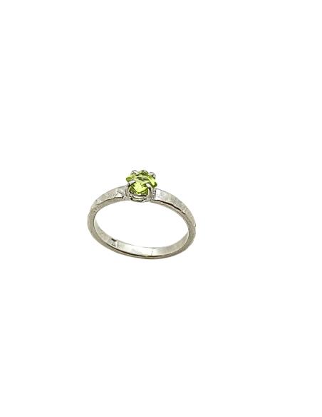 Bague artisanale en argent avec véritable péridot  anneau avec motif relief