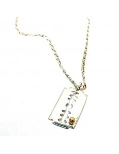 Collier pour homme avec lame de rasoir et cabochon or, bijou artisanal vendu en ligne ou dans notre bijouterie de Ramillies