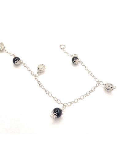 Bracelet artisanal argent rhodié avec perles pendantes agate noire